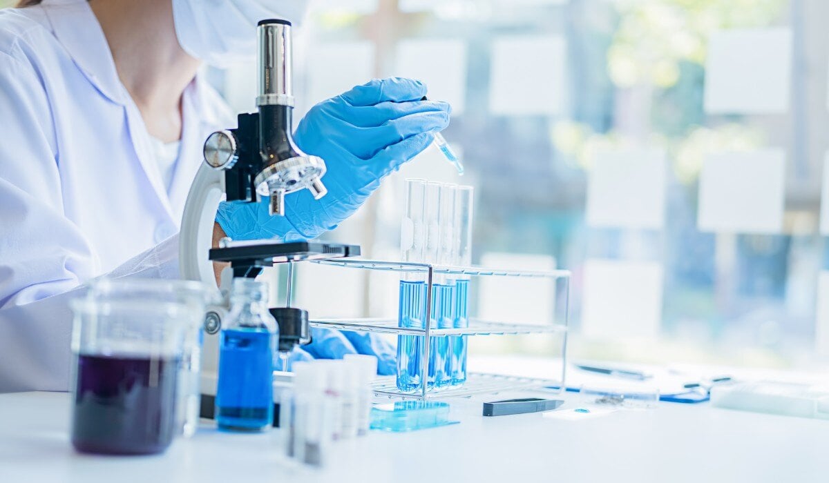 L'attività di ricerca in laboratorio svolto anche da persone con laurea in chimica