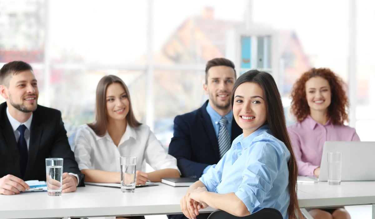 Giovani professionisti che lavorano nelle risorse umane