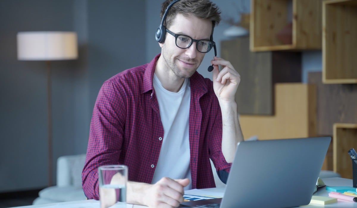 Allievo durante una lezione online prevista nei Master a distanza