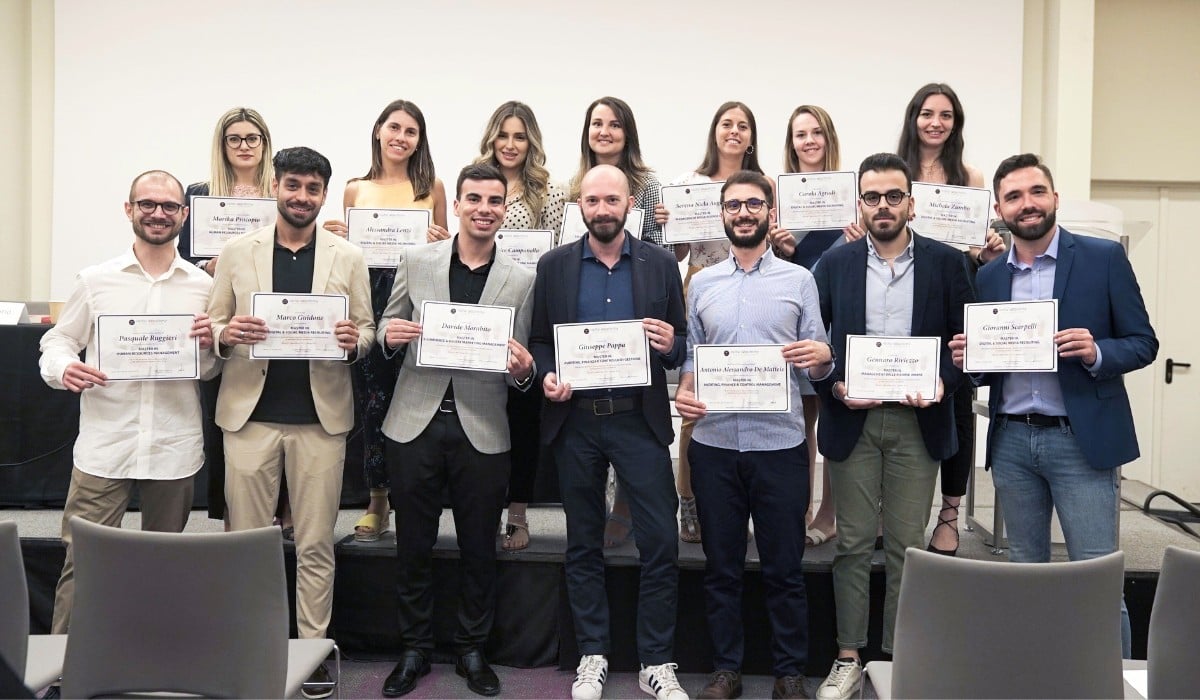 Gli allievi Radar Academy ricevono l'attestato di partecipazione al termine dei Master online e in presenza