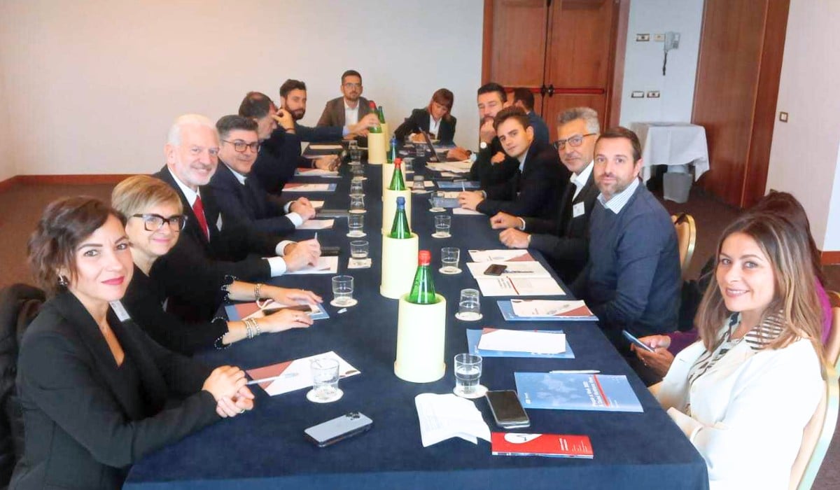 Claudia Anzellotti (prima a sinistra), HR Manager Radar Academy, facilitatrice del tavolo dedicato al benessere psicologico promosso da Officina Risorse Umane